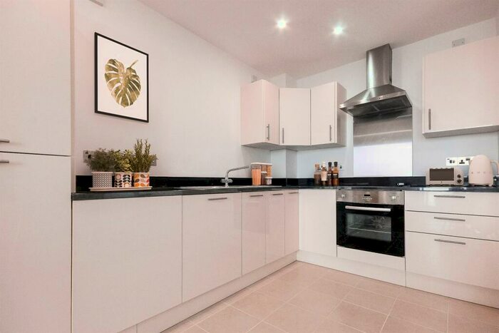 1 Bedroom Flat To Rent In Bedroom Property In London, E15