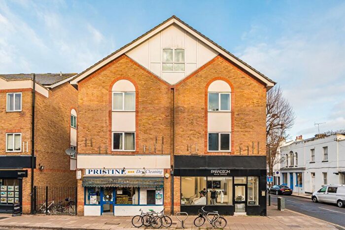 1 Bedroom Flat To Rent In Cairngorm Close, Teddington, TW11