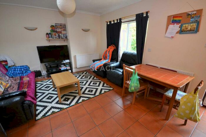 4 Bedroom Semi-Detached House To Rent In St Peters Road, Reading, Berkshire, RG6