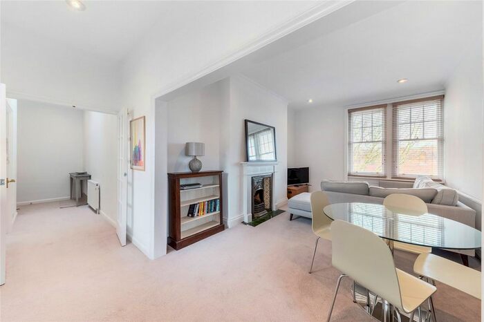 2 Bedroom Flat To Rent In Esmond Gardens, South Parade, Chiswick, London, W4