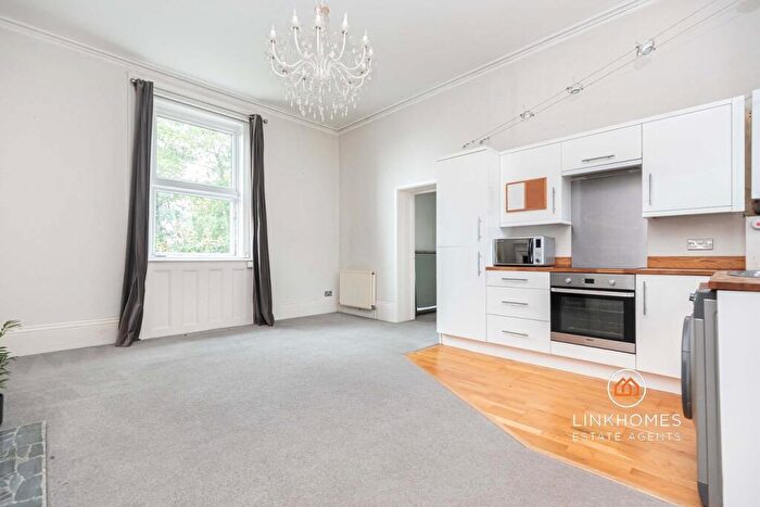 1 Bedroom Flat For Sale In Courtenay Road, Poole, BH14