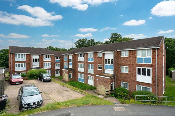 2 Bedroom Flat For Sale In Kimpton Close, Hemel Hempstead, HP2