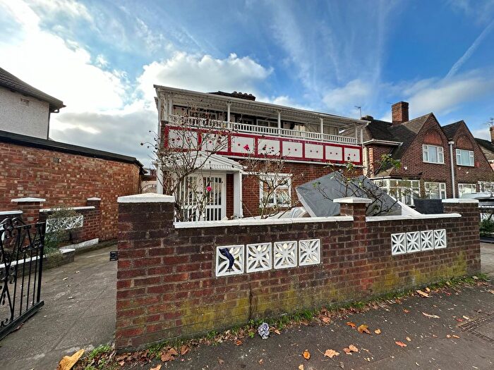 5 Bedroom Detached Bungalow To Rent In North Hyde Road, Hayes, UB3