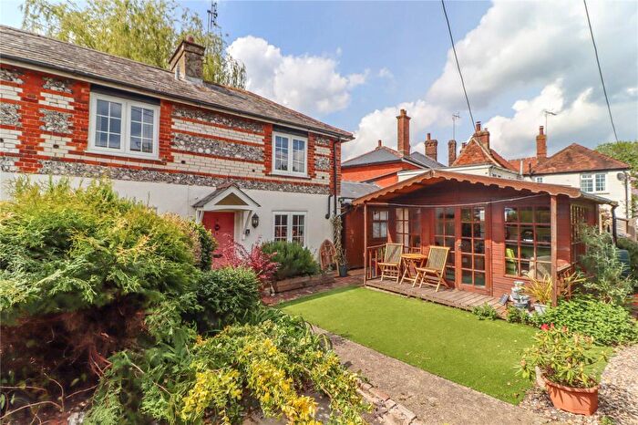 2 Bedroom House For Sale In High Street, Stockbridge, Hampshire, SO20