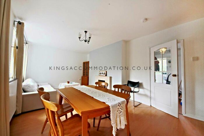 2 Bedroom Flat To Rent In Camberwell Grove, London, SE5