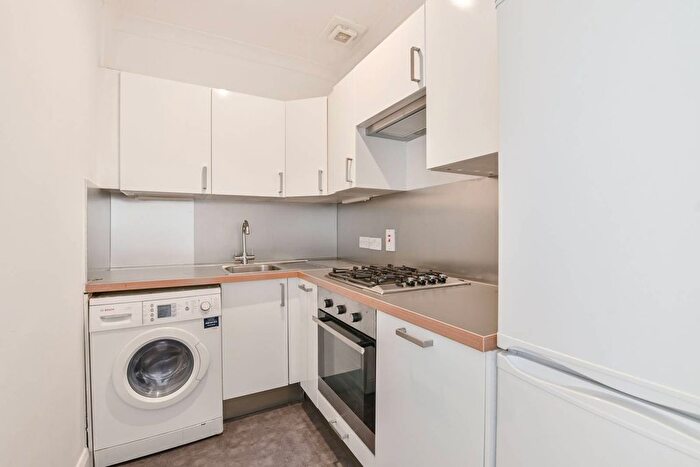 2 Bedroom Flat To Rent In Bolingbroke Road, Olympia, London, W14