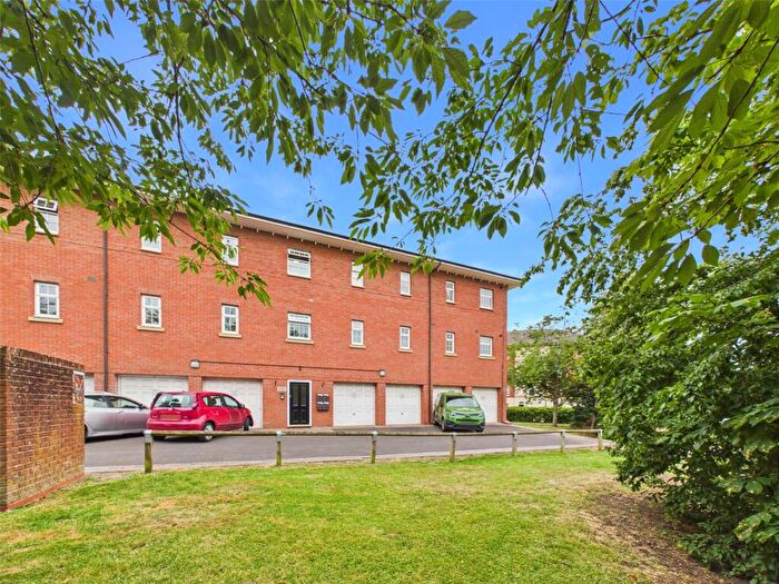 2 Bedroom Apartment For Sale In Mayhill Way, Gloucester, Gloucestershire, GL1