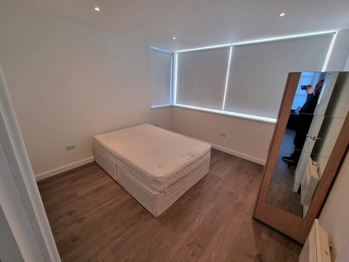 1 Bedroom Flat To Rent In Brent Street, Hendon, NW4