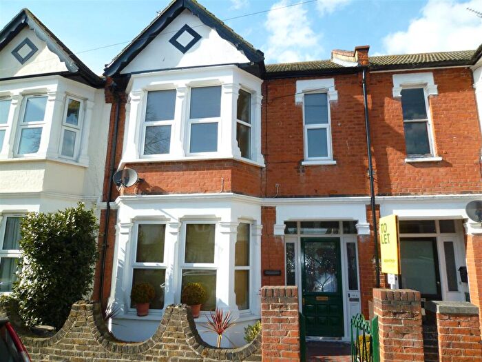 2 Bedroom Flat To Rent In Sunningdale Avenue, Leigh On Sea, SS9