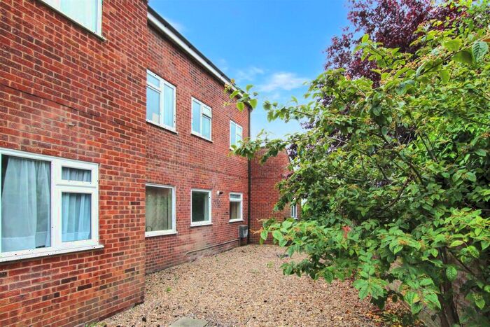 1 Bedroom Apartment For Sale In Willingham Court. Chapman Street, Market Rasen, LN8