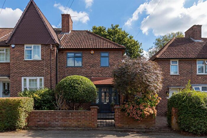 2 Bedroom End Of Terrace House For Sale In Manor Farm Drive, Chingford, E4