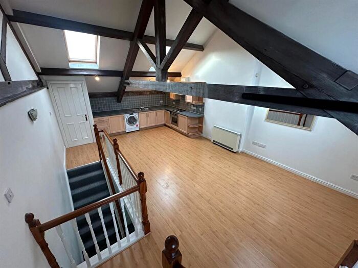 2 Bedroom Apartment To Rent In The Royal Salford, M3