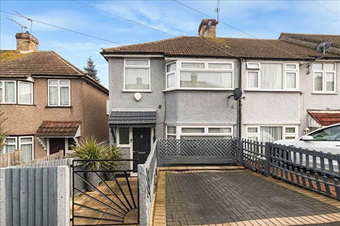 3 Bedroom Semi Detached House For Sale In Mayfair Road, Dartford, DA1