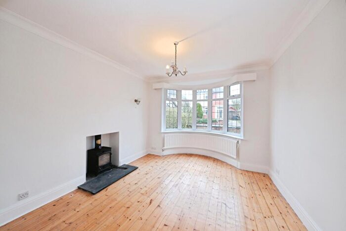 3 Bedroom Detached House For Sale In Brookland Drive, Nottingham, NG9