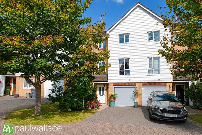 4 Bedroom Terraced House For Sale In Christian Close, Hoddesdon, EN11