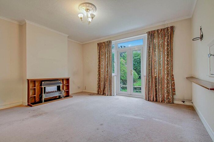 3 Bedroom Semi Detached House For Sale In Sellers Hall Close, London, N3