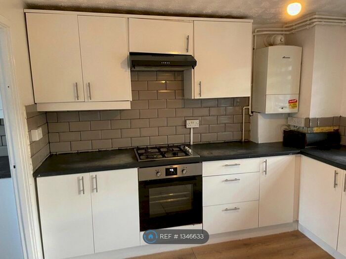 2 Bedroom End Of Terrace House To Rent In Bishops Rise, Hatfield, AL10