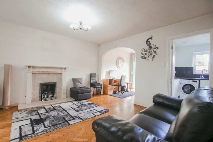 3 Bedroom Detached House To Rent In Finstock Close, Eccles, M30