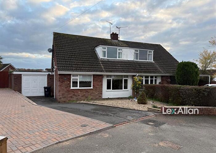 3 Bedroom Semi Detached House For Sale In Chestnut Close, Stourbridge, DY8
