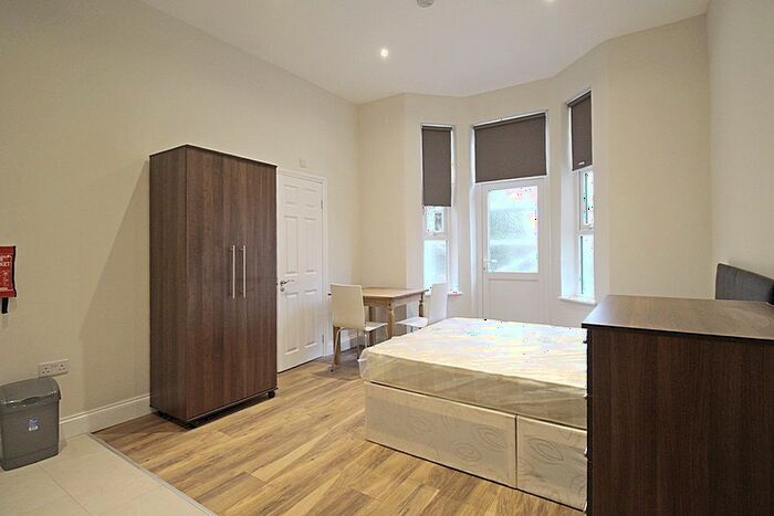 1 Bedroom Studio To Rent In Lampton Road, Hounslow, TW3