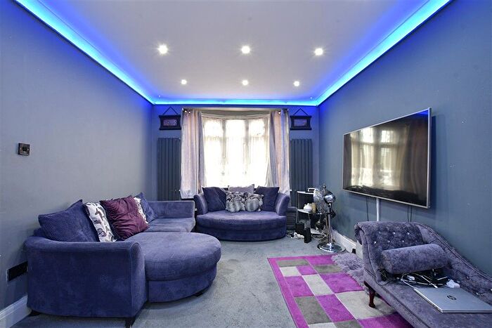 3 Bedroom End Terrace House For Sale In Gordon Road, Ilford, Essex, IG1