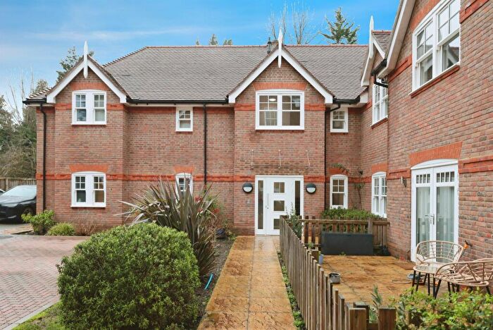 2 Bedroom Apartment For Sale In Amersham Road, High Wycombe, HP13