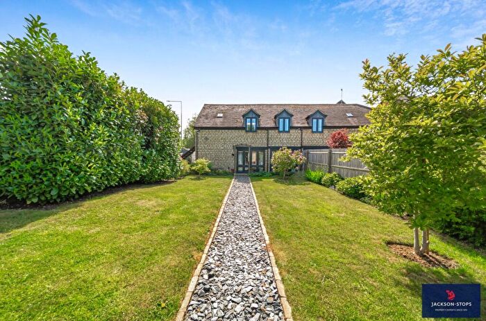 3 Bedroom Barn Conversion For Sale In Flax Yard, Oakridge Park, Milton Keynes, Buckinghamshire, MK14