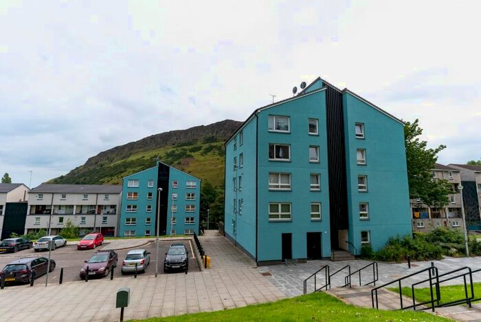 2 Bedroom Flat To Rent In Viewcraig Street, Holyrood, Edinburgh, EH8