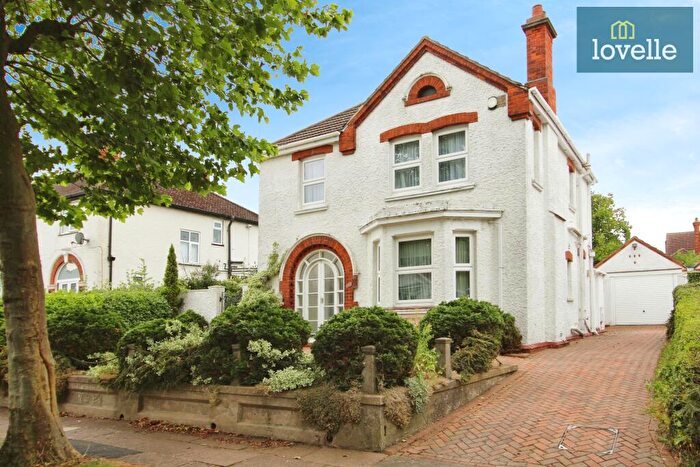 3 Bedroom Detached House For Sale In Welholme Avenue, Grimsby, DN32