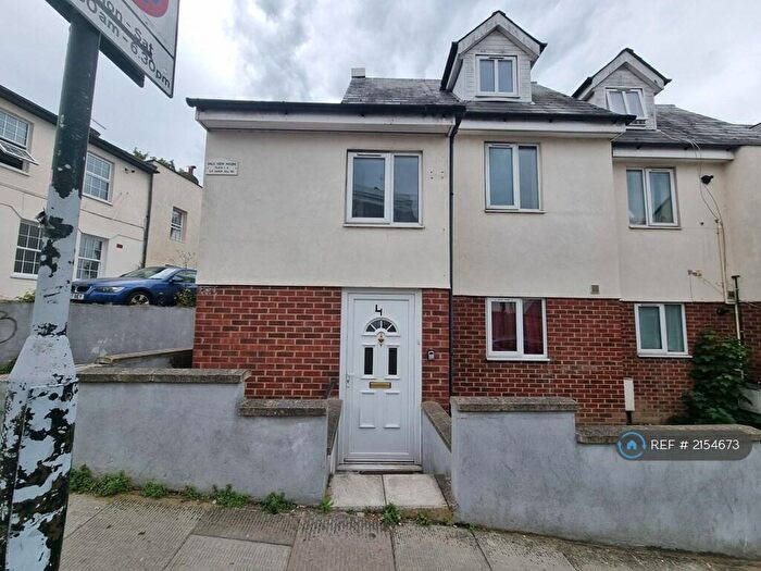 3 Bedroom Maisonette To Rent In Daleview House, London, SE18