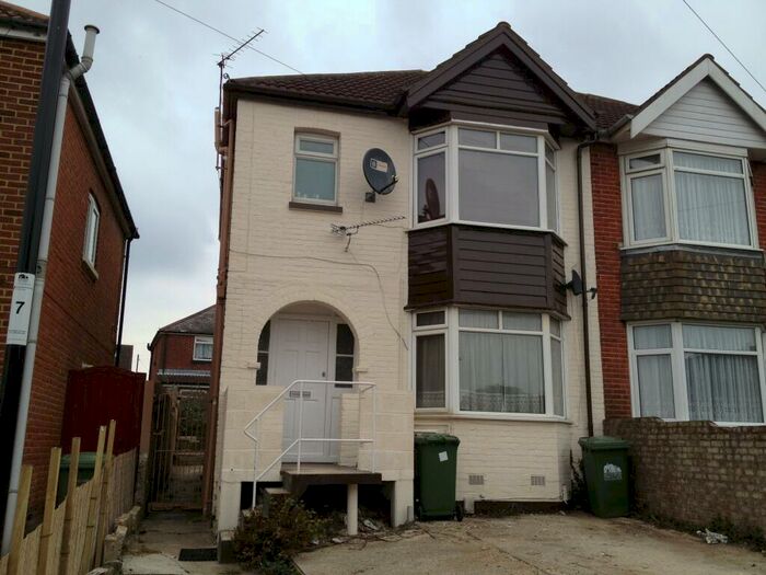 1 Bedroom Flat To Rent In Beech Rd Ground Floor, SO15