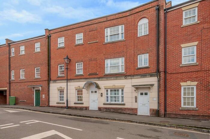 2 Bedroom Flat To Rent In Coopers Lane, Abingdon, OX14