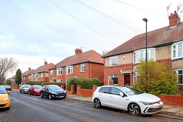 2 Bedroom Flat To Rent In Strathmore Road, Gosforth, Newcastle Upon Tyne, Tyne Amp; Wear, NE3