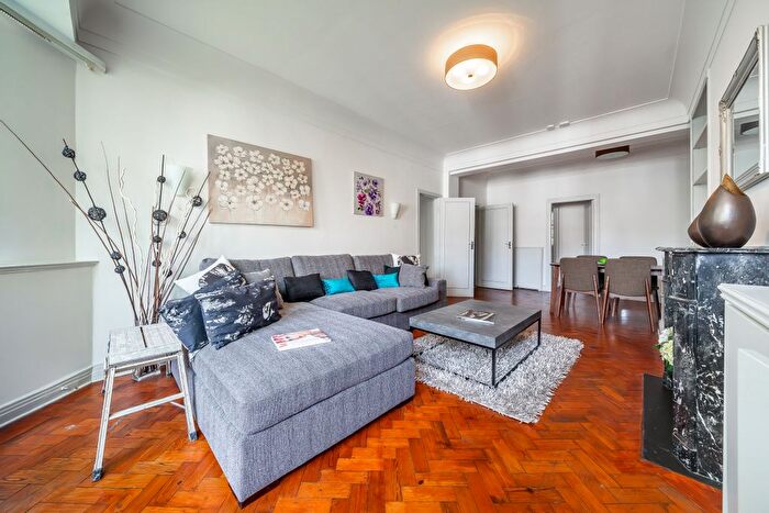 2 Bedroom Flat To Rent In Hyde Park Place, London, W2