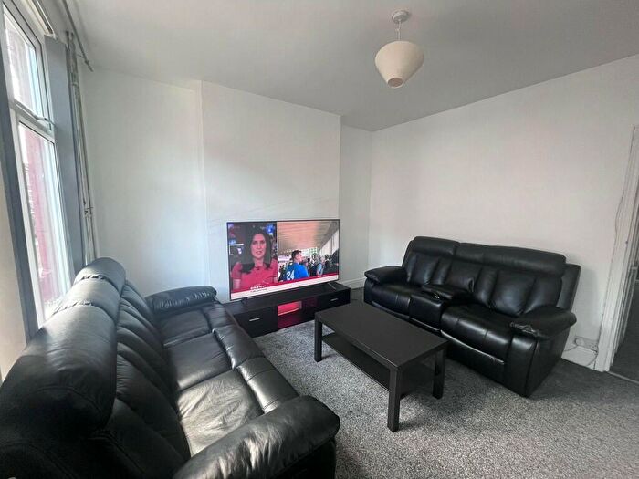 2 Bedroom Terraced House To Rent In Wordsworth Road, Nottingham, Nottinghamshire, NG7