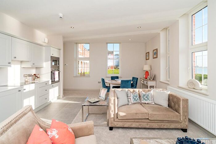 2 Bedroom Apartment For Sale In Wakeley Drive, Gosport, PO12