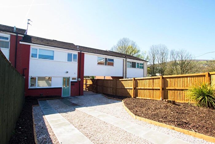 4 Bedroom Town House To Rent In Carr Road, Darwen, BB3