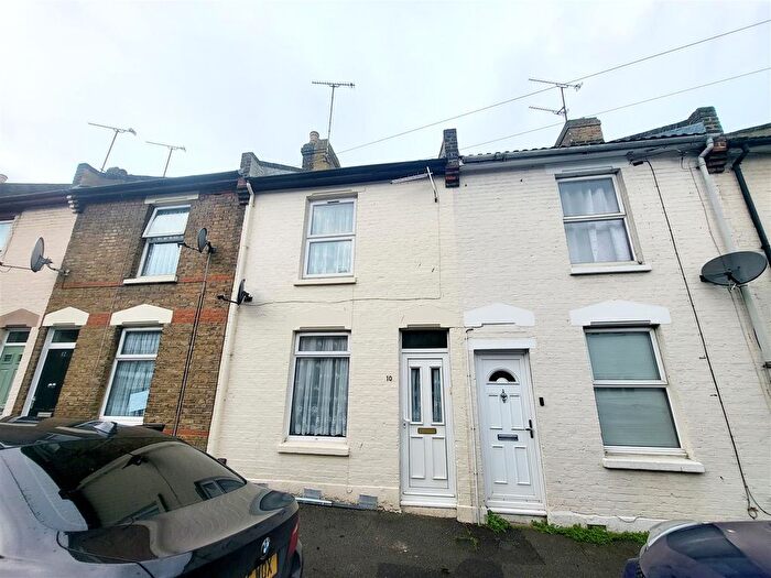 2 Bedroom Terraced House To Rent In Wickham Street, Rochester, ME1
