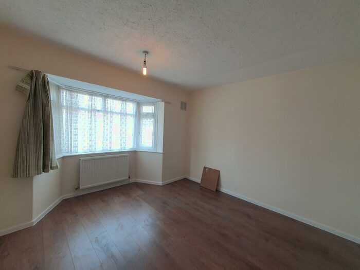 4 Bedroom House To Rent In Sandhurst Road, N9