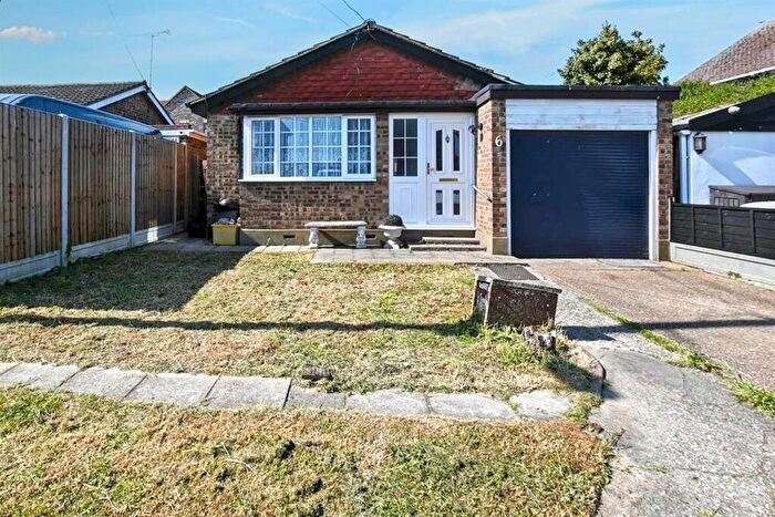 1 Bedroom Bungalow For Sale In Caro Road, Canvey Island, SS8