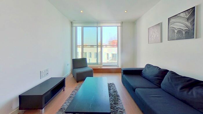 2 Bedroom Flat To Rent In Saffron Central Square, Croydon, Surrey, CR0