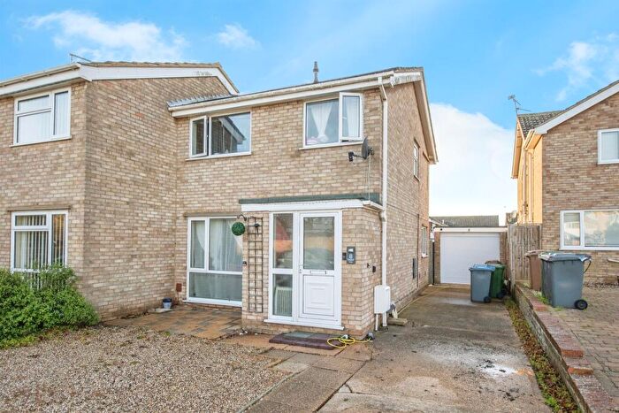 3 Bedroom Semi-Detached House For Sale In Langdale Close, Felixstowe, IP11