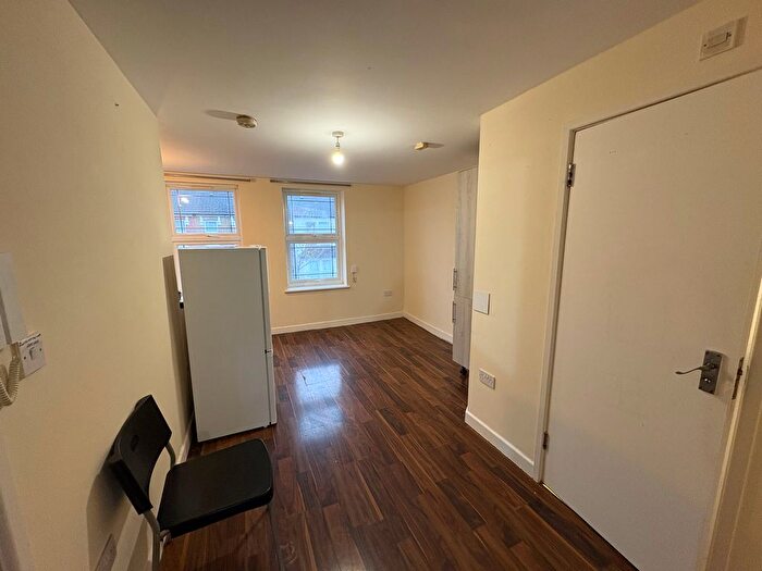 2 Bedroom Flat To Rent In Balfour Business Centre, Balfour Road, Southall, UB2