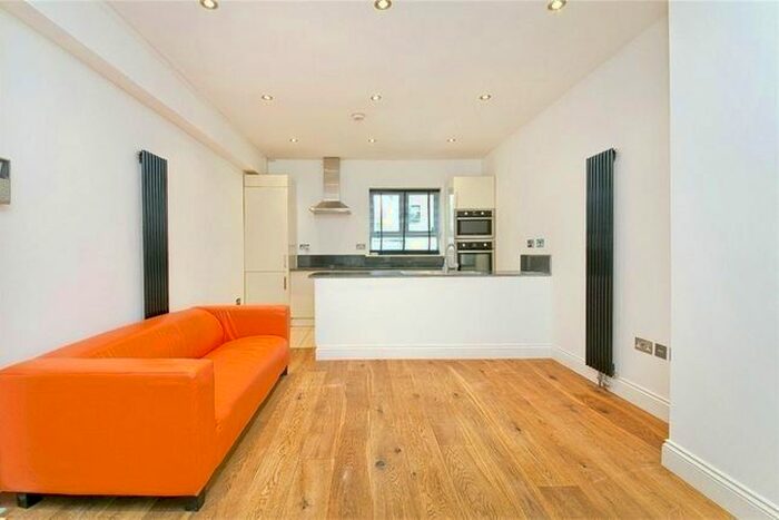 4 Bedroom Flat To Rent In Camden Street, Camden Town, London, NW1