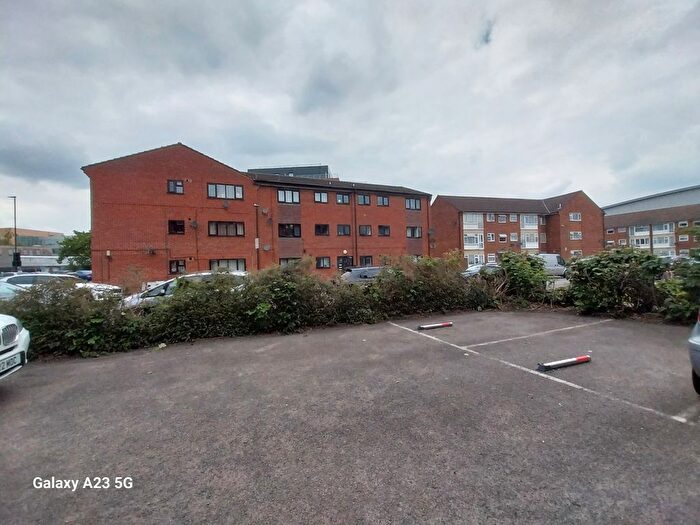 2 Bedroom Flat To Rent In Thirkleby Close, Slough, SL1