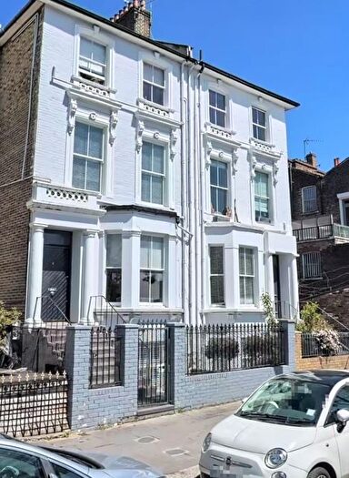 2 Bedroom Flat To Rent In Cambridge Gardens, London, W10