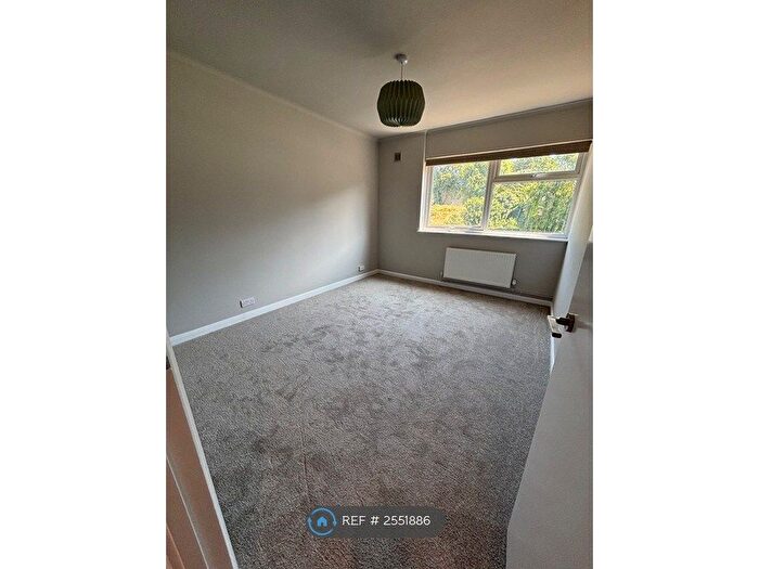 2 Bedroom Flat To Rent In Chatsworth Road, East Croydon, CR0
