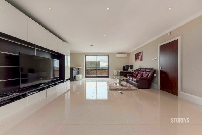 3 Bedroom Penthouse To Rent In Chasewood Park, Harrow, HA1