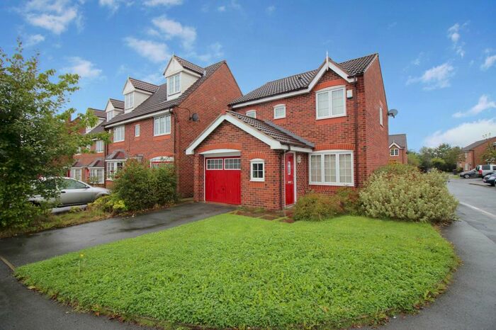 3 Bedroom Detached House To Rent In Greensbridge Gardens, Westhoughton, BL5