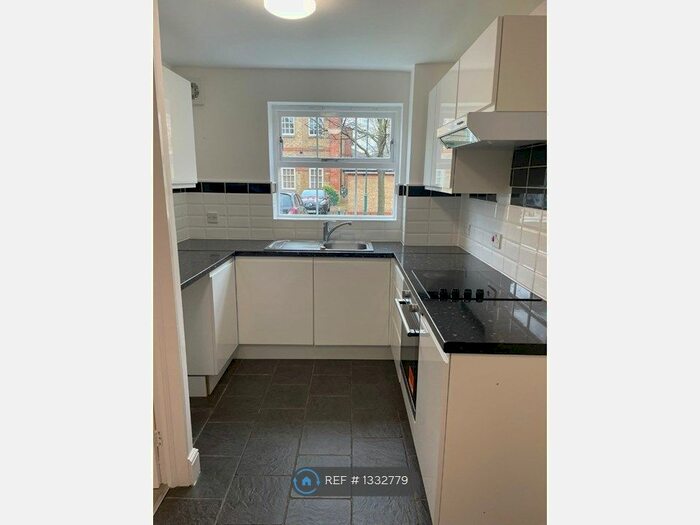 2 Bedroom Flat To Rent In Maynard Court, Enfield, EN3